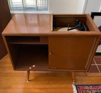 Magnvox Consolette-B.jpg