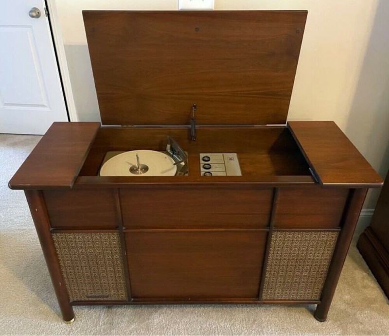 Voice of Music 848 console stereo.jpg