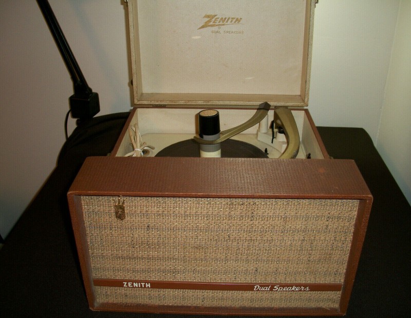 Zenith BP-8L record player.jpg