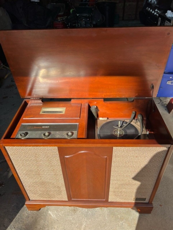 Zenith SFH-2502-T console stereo.jpg