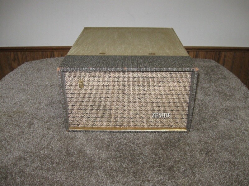 Zenith model AP-8J record player.jpg
