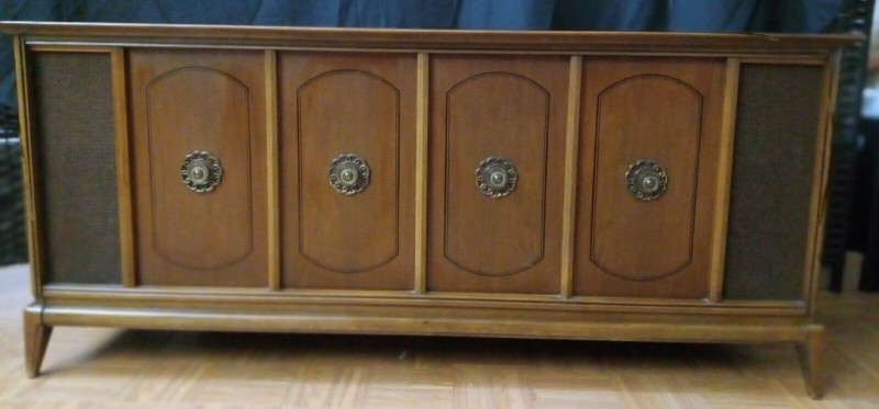 Repurposed Magnavox Kenwood console stereo.jpg