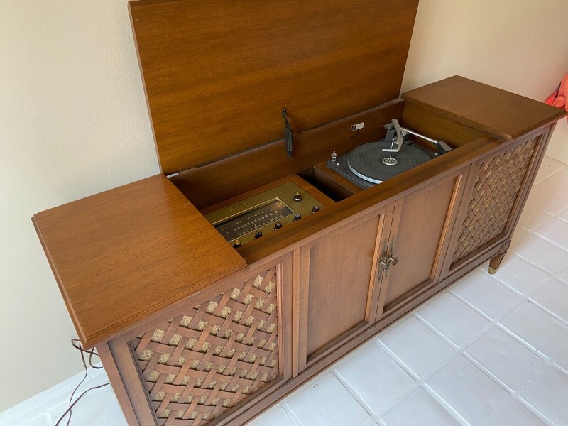 Fisher console stereo circa 1964.jpg
