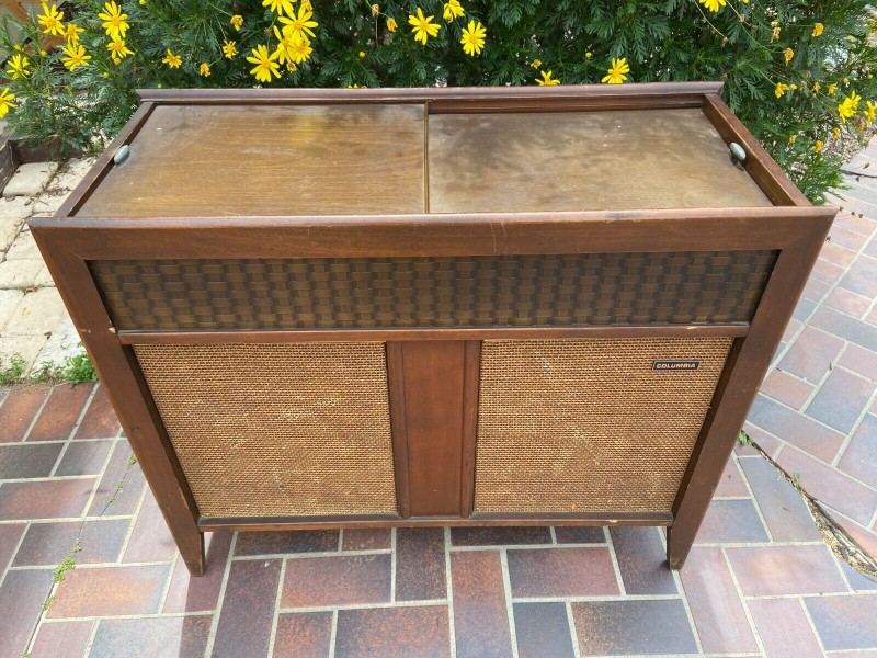 Columbia Console stereo.jpg