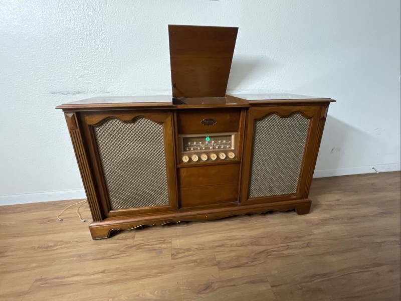 '59-'60 Magnavox Concert Grand walnut.jpg