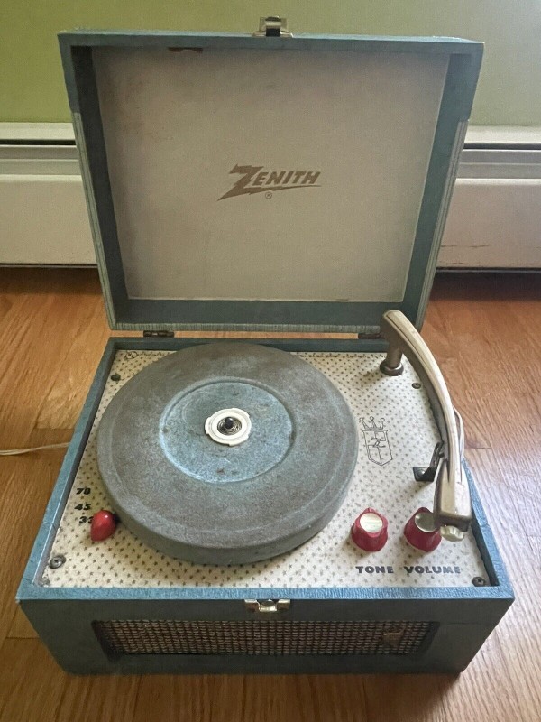 Zenith AP-6B  record player.jpg