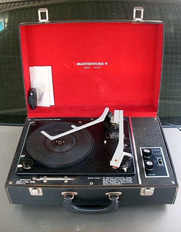 Columbia Briefcase Record Player-1968-A.JPG