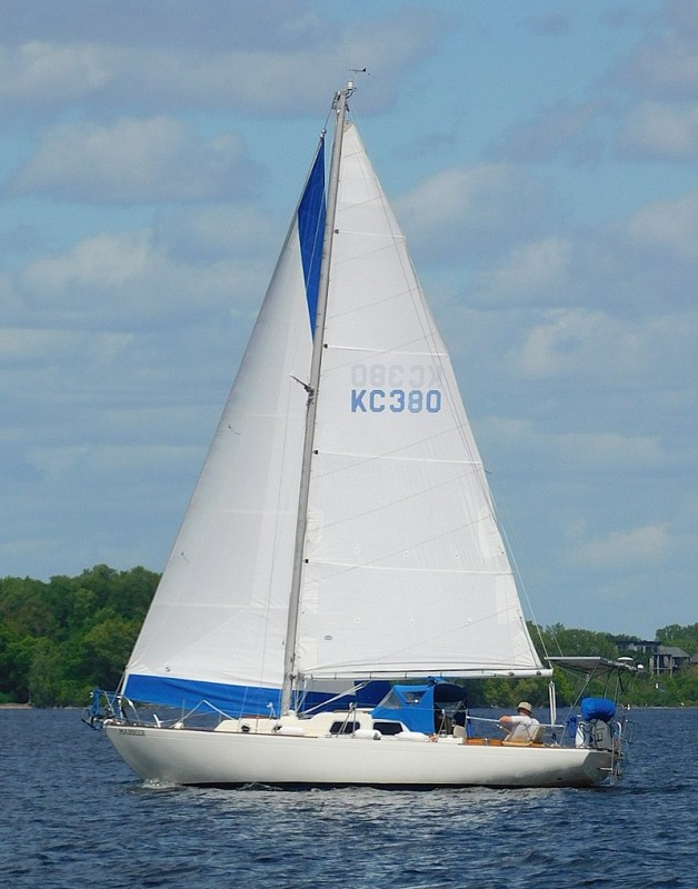 Alberg_30_sailboat_Mahseer_7247.jpg