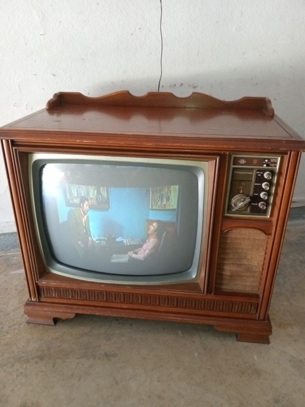 Magnavox color TV.jpg