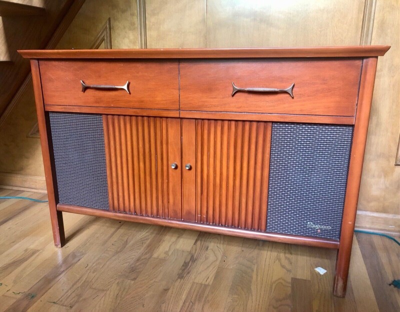 1961 Magnavox Intermezzo stereo 2ST257.jpg