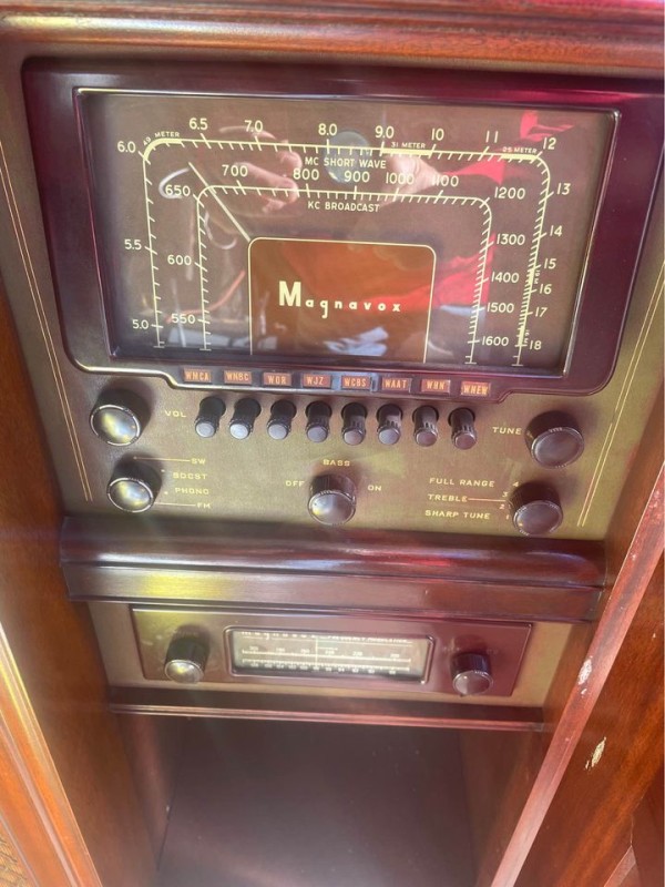 1947 Magnavox Windsor_b.jpg