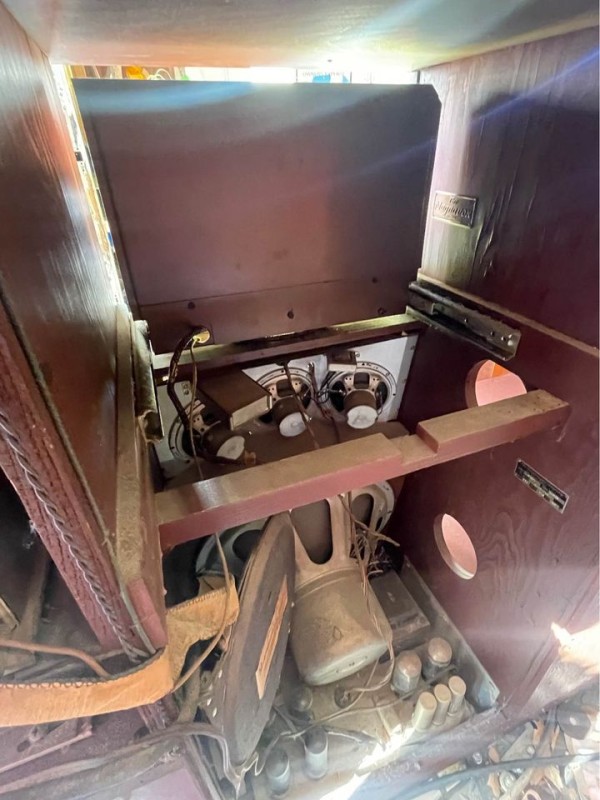 1947 Magnavox Windsor_e.jpg