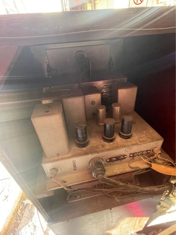 1947 Magnavox Windsor_f.jpg