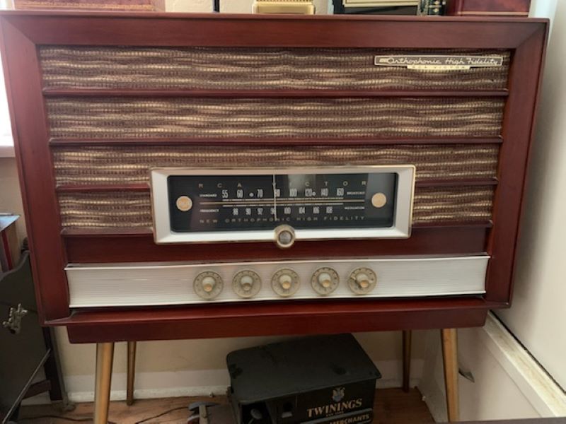 1958 RCA Victor 8RF13 High Fidelity Radio