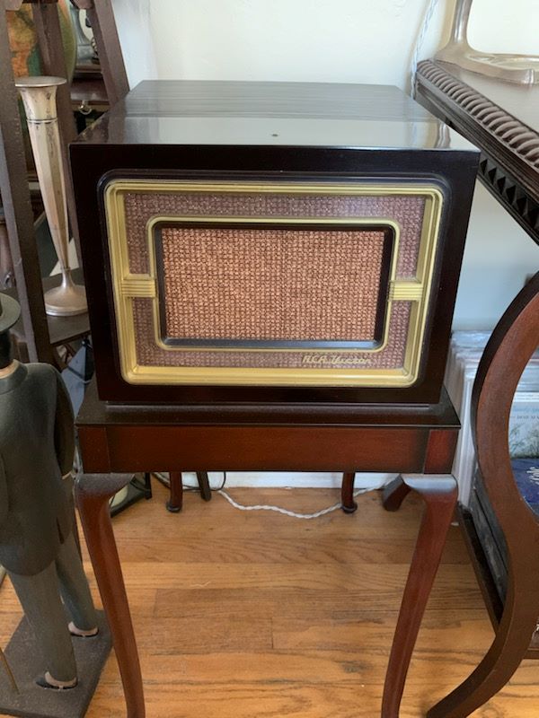 1952 RCA Victor 45EY-4 record player