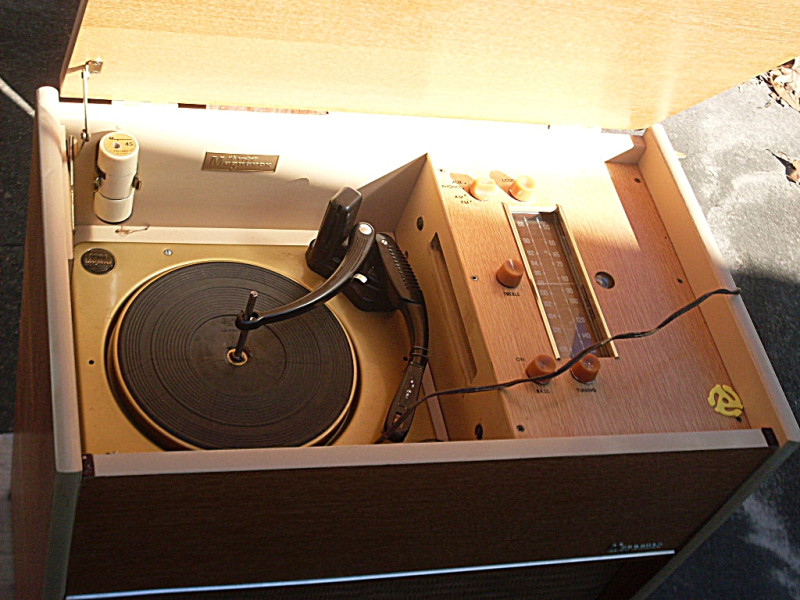 Magnavox Blonde Mono-2.JPG