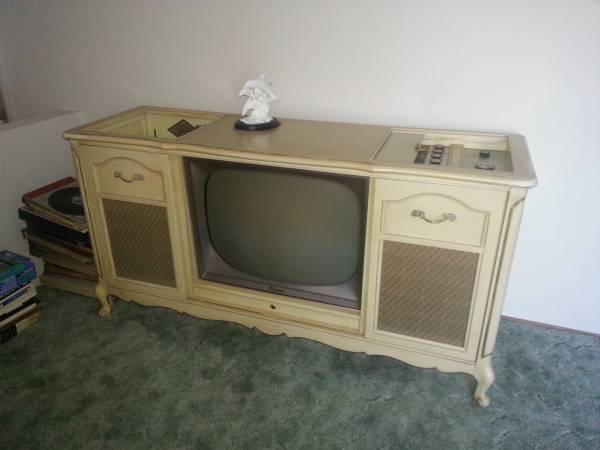 '62 Magnavox Stereo Theater, open.jpg