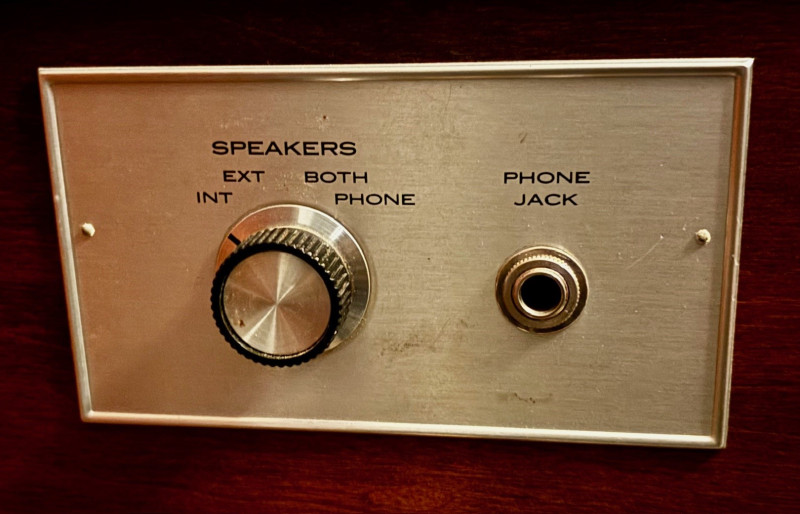 Speaker Switch - Front Facing