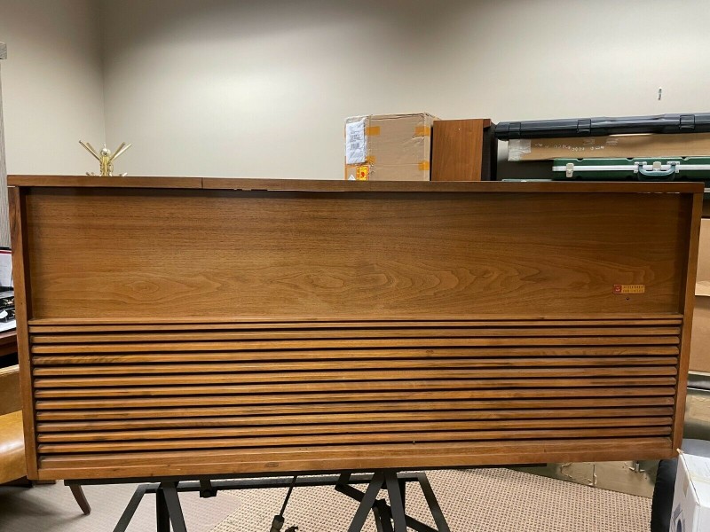 Voice of Music model 1000 console stereo.jpg