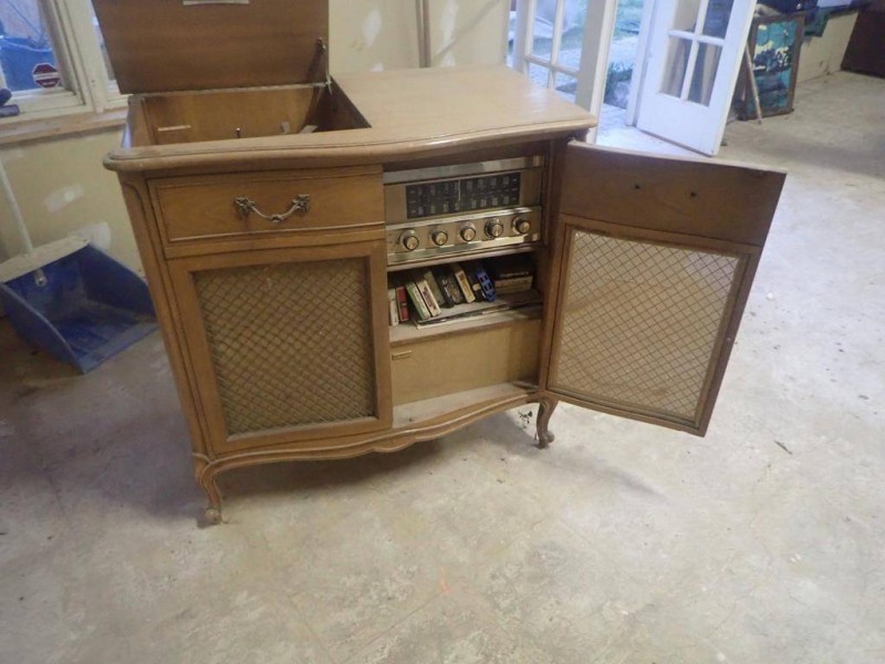 Motorola stereo with Drexel cabinet.jpg